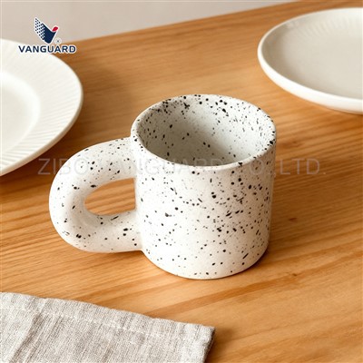 Big Handle Mugs with Spot
